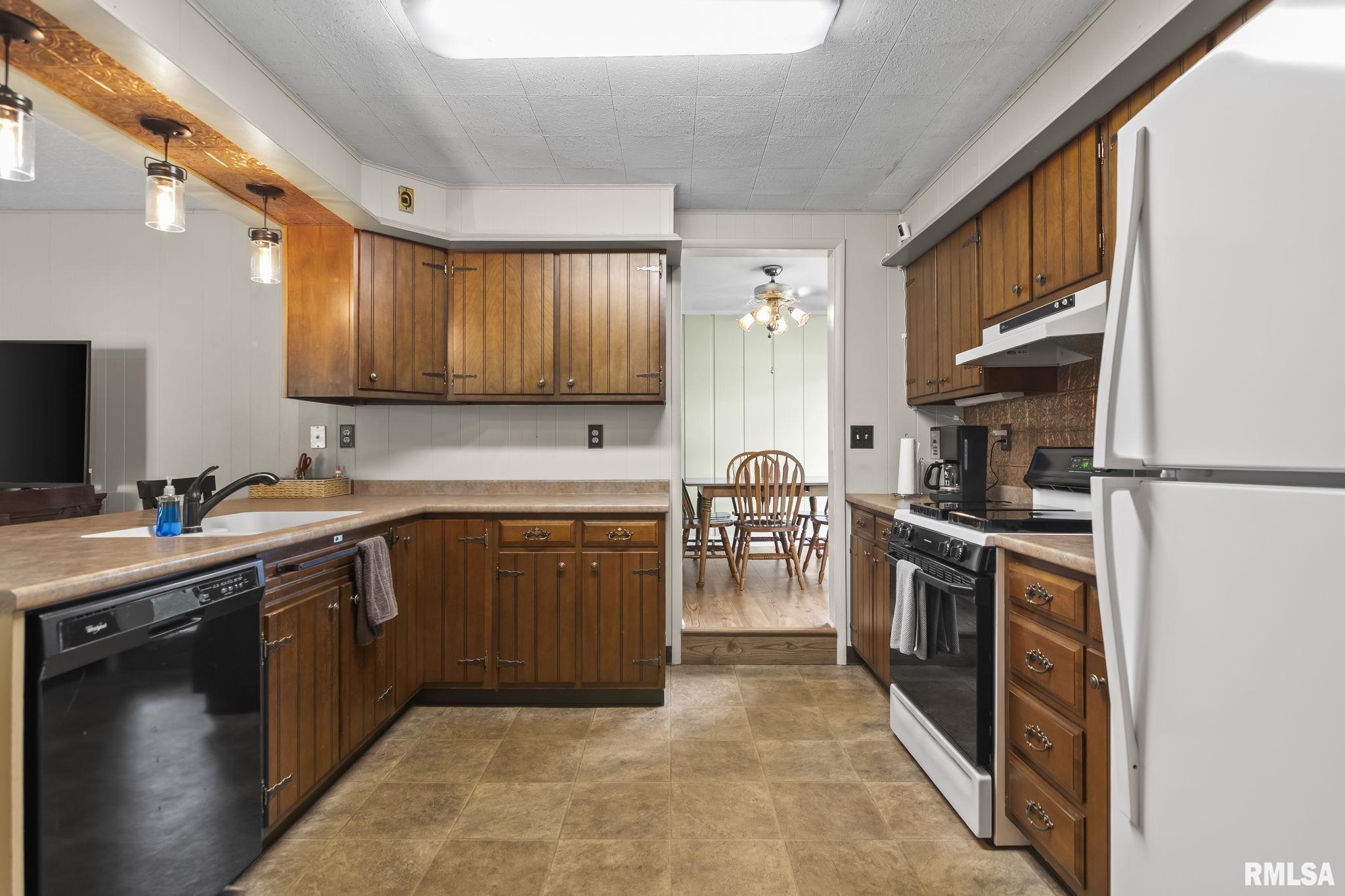 7096 Bahr Road Sherman, IL 62684 - Photo 12 of 38 Gallery Image 12