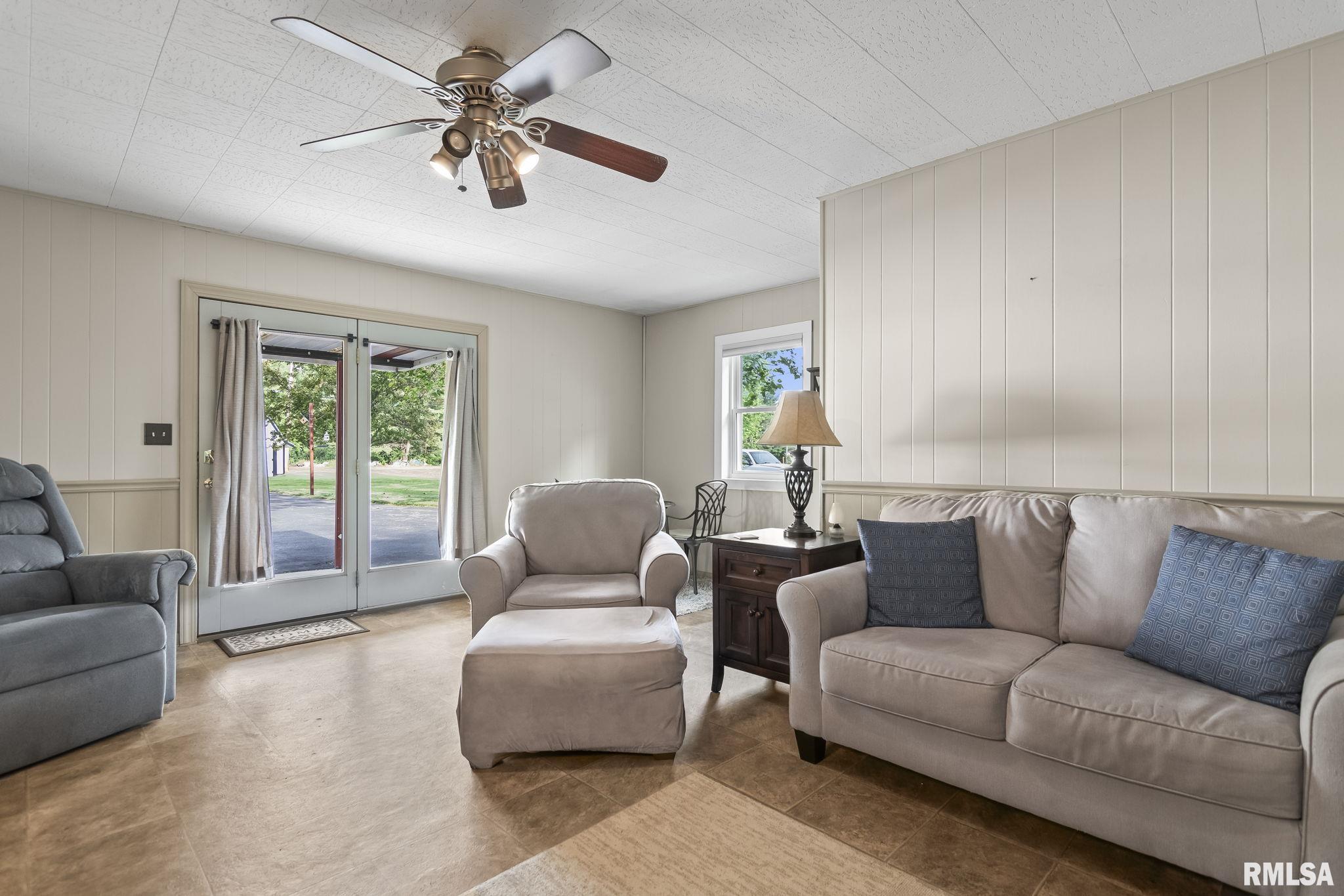 7096 Bahr Road Sherman, IL 62684 - Photo 9 of 38 Gallery Image 9