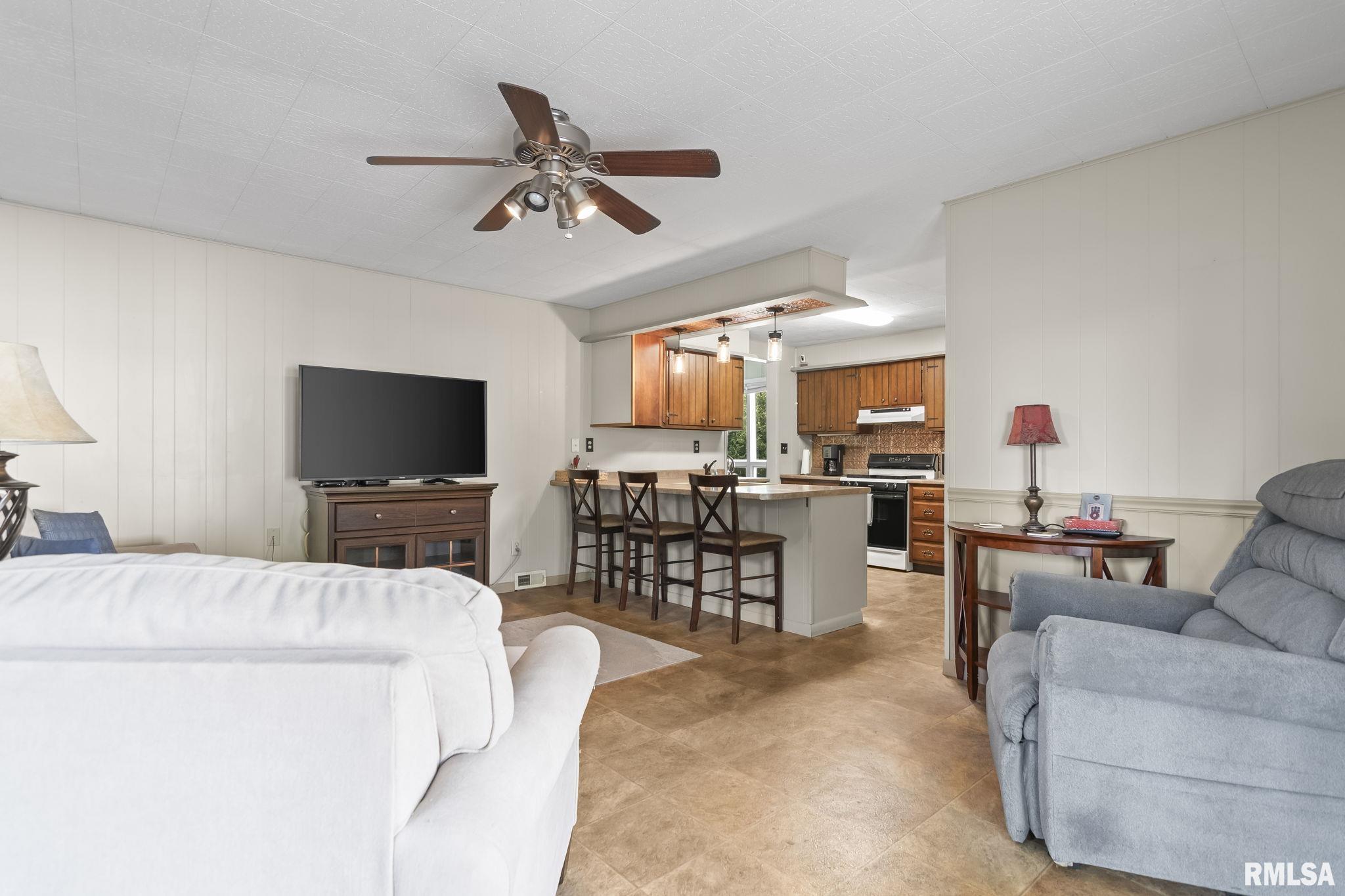 7096 Bahr Road Sherman, IL 62684 - Photo 10 of 38 Gallery Image 10