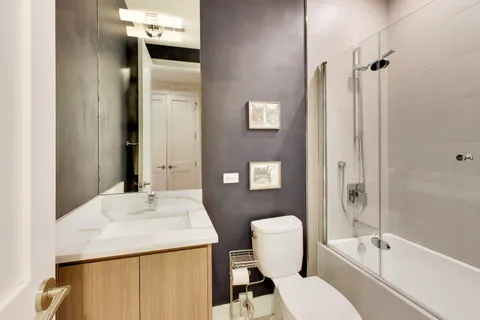 $539,000 | 826 West Cullerton Street, Unit 2E, Chicago, IL 60608