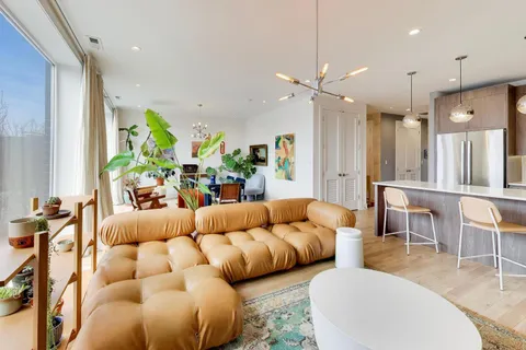 $539,000 | 826 West Cullerton Street, Unit 2E, Chicago, IL 60608