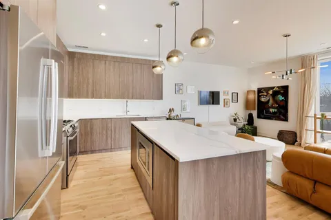 $539,000 | 826 West Cullerton Street, Unit 2E, Chicago, IL 60608