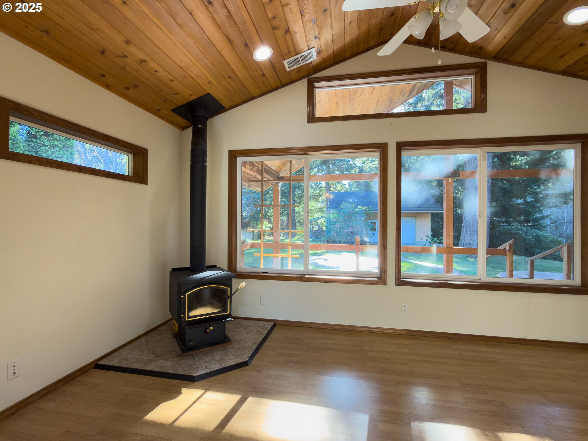 1108 6th Street Southeast Bandon, OR 97411 - Photo 15 of 48