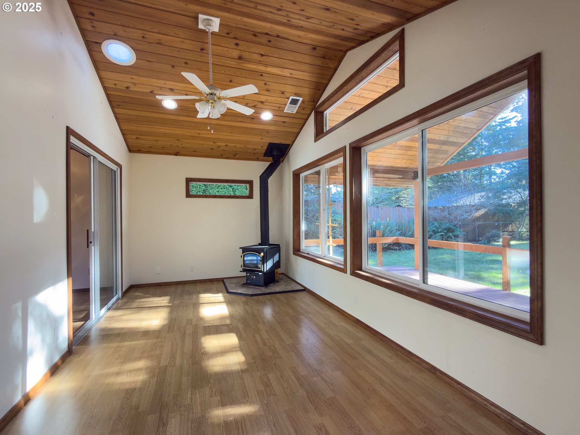 1108 6th Street Southeast Bandon, OR 97411 - Photo 16 of 48