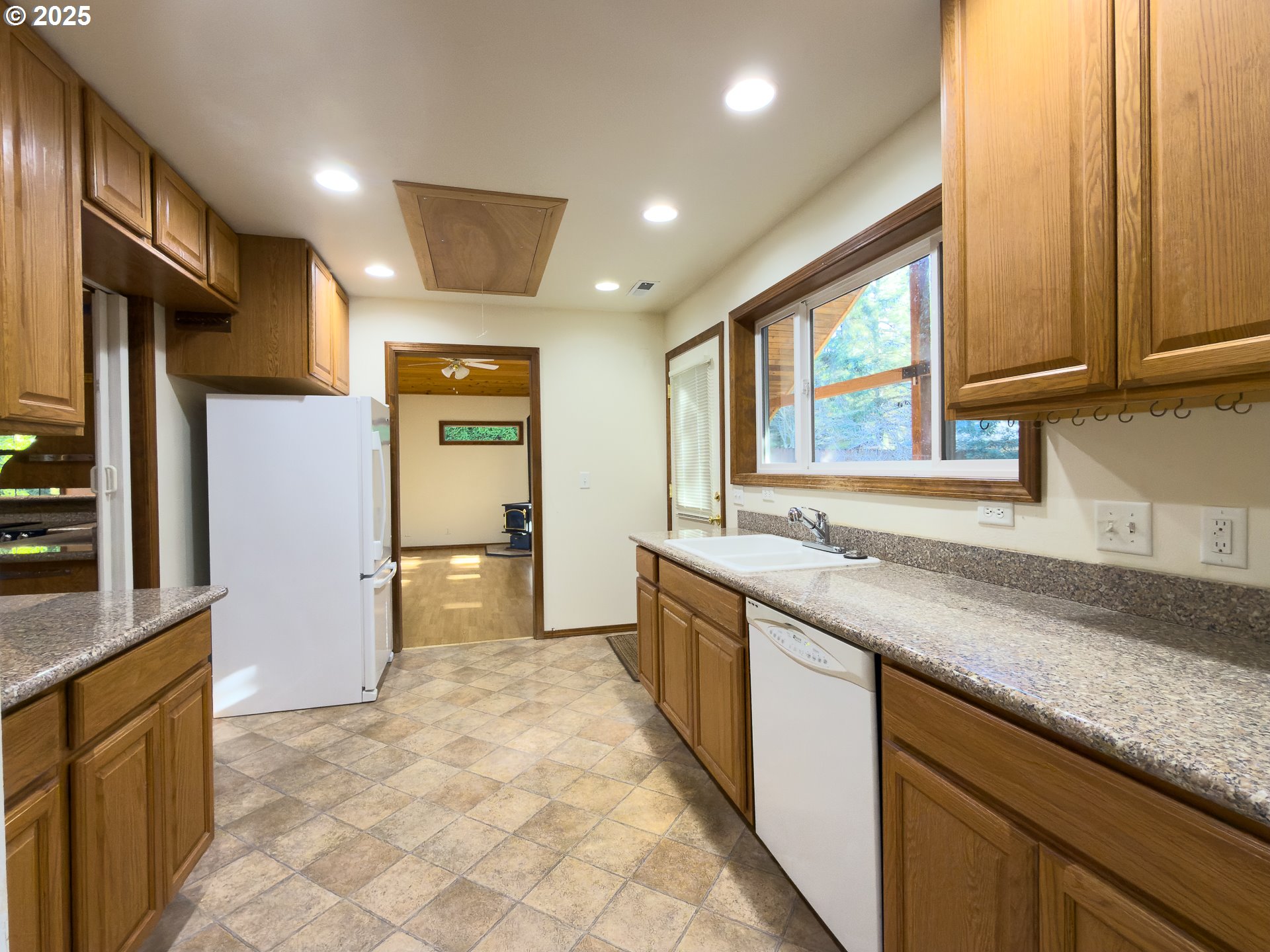 1108 6th Street Southeast Bandon, OR 97411 - Photo 19 of 48