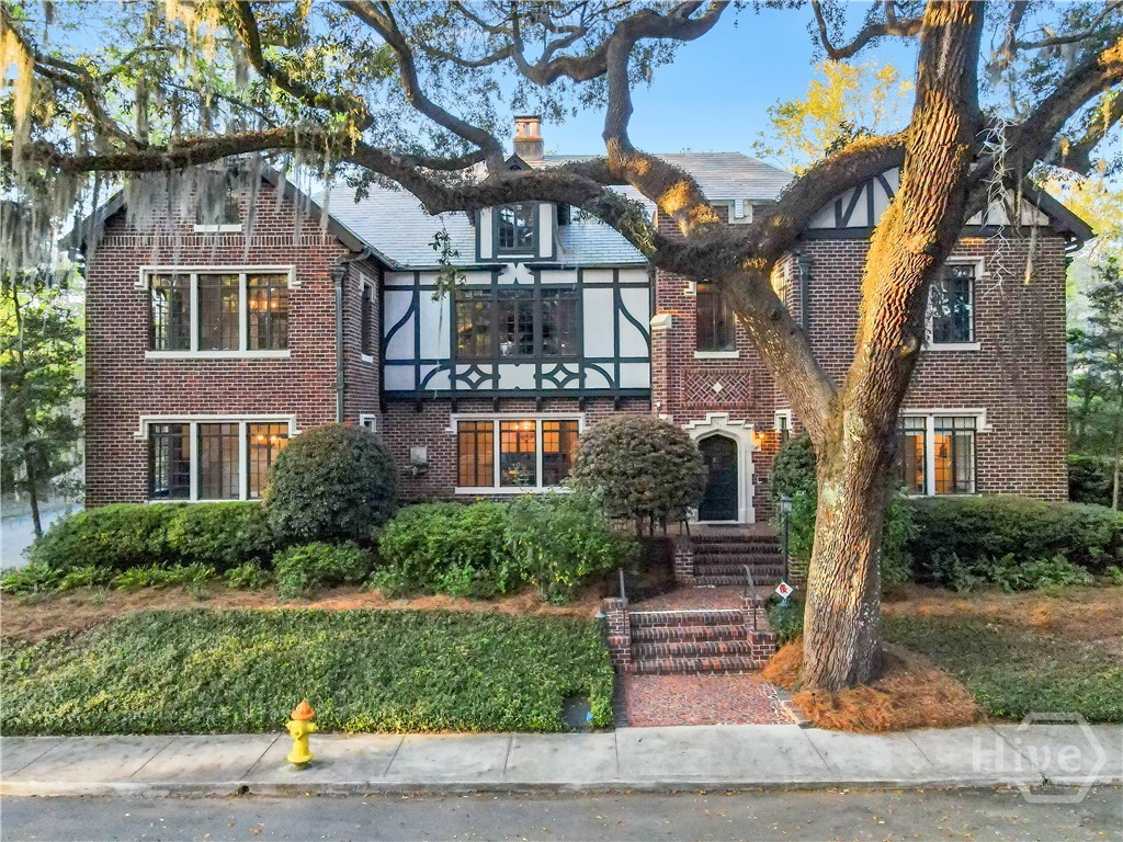 302 East 46th Street Savannah, GA 31405 - Photo 1 of 64