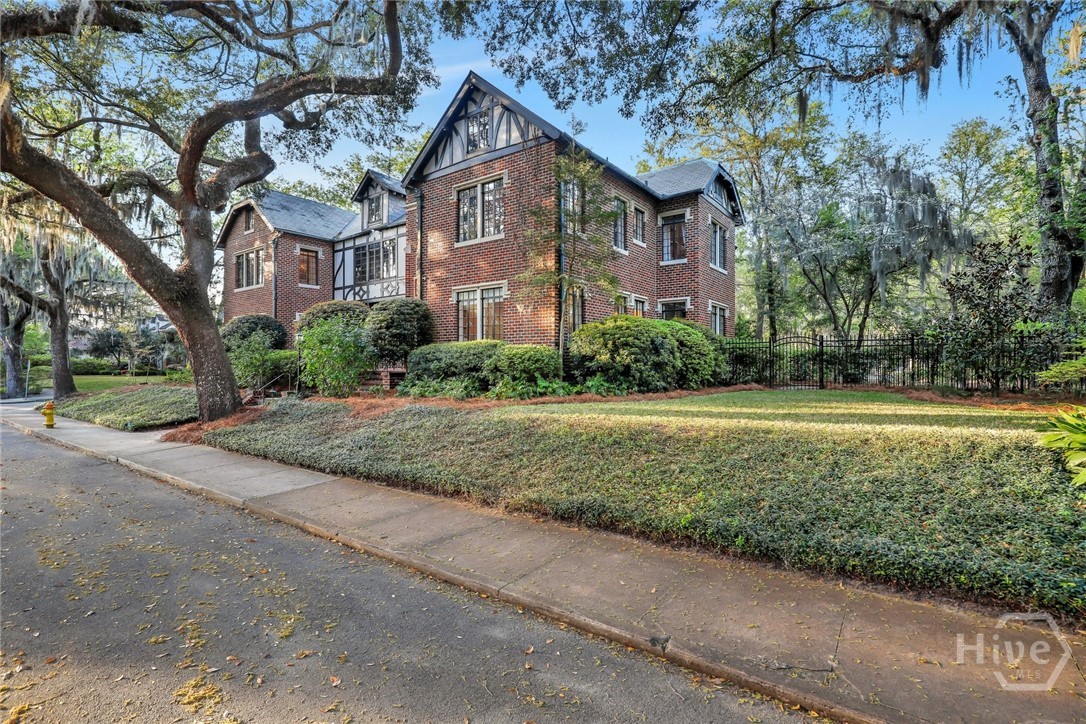 302 East 46th Street Savannah, GA 31405 - Photo 2 of 64