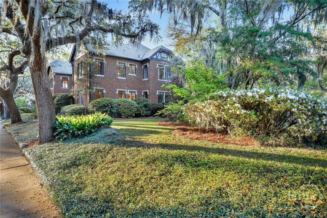 302 East 46th Street Savannah, GA 31405 - Photo 3 of 64