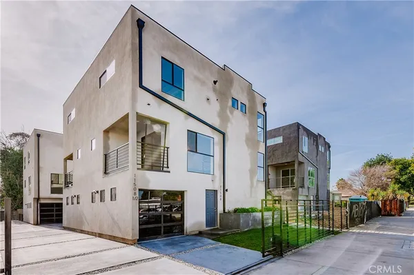 $3,554 | 11508 Emelita Street, Unit 11510, North Hollywood, CA 91601