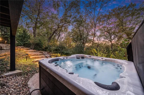 $1,150,000 | 16218 Canterbury Road, Overland Park, KS 66085