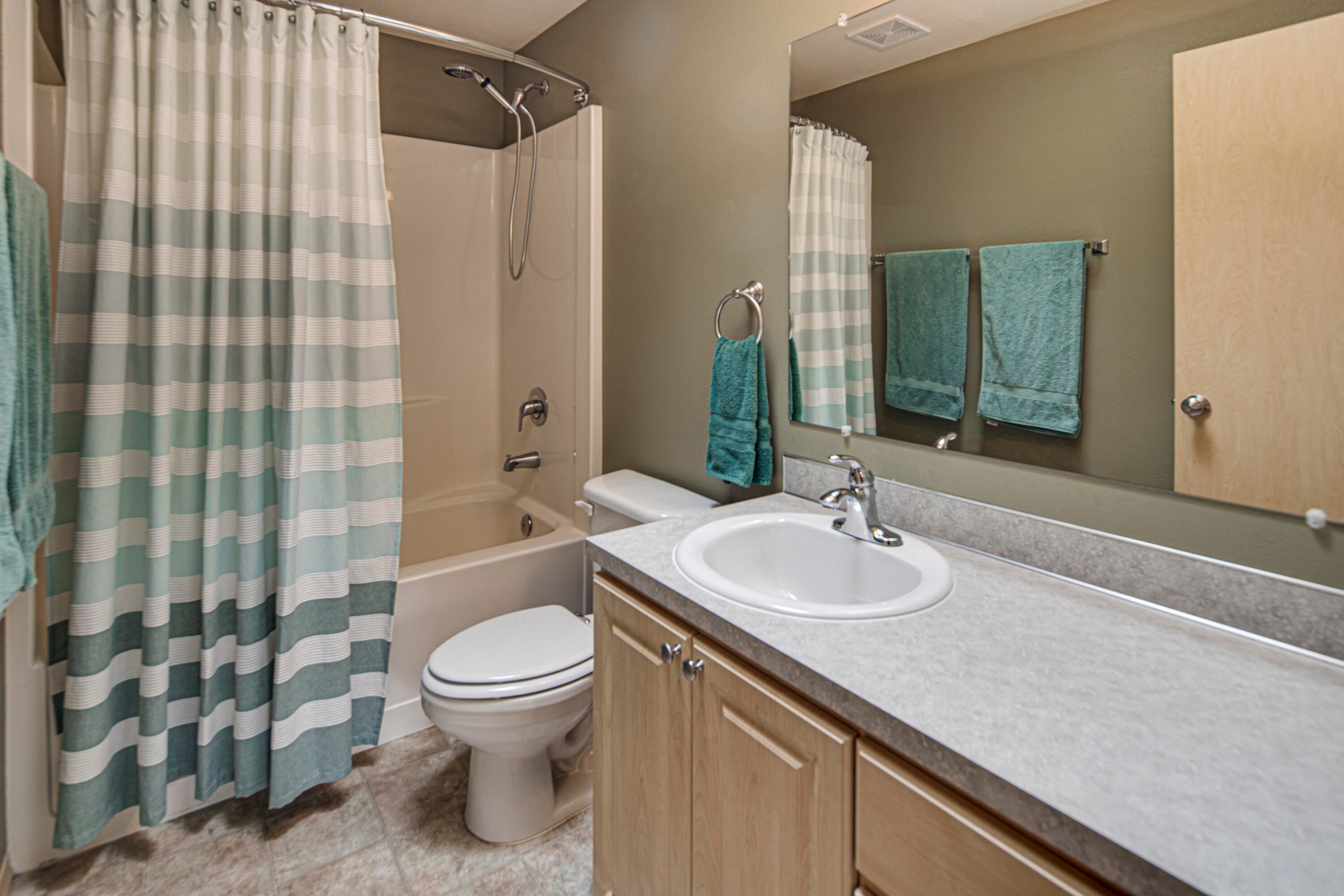 18902 Choctaw Road Bend, OR 97702 - Photo 25 of 38 Upstairs Bathroom