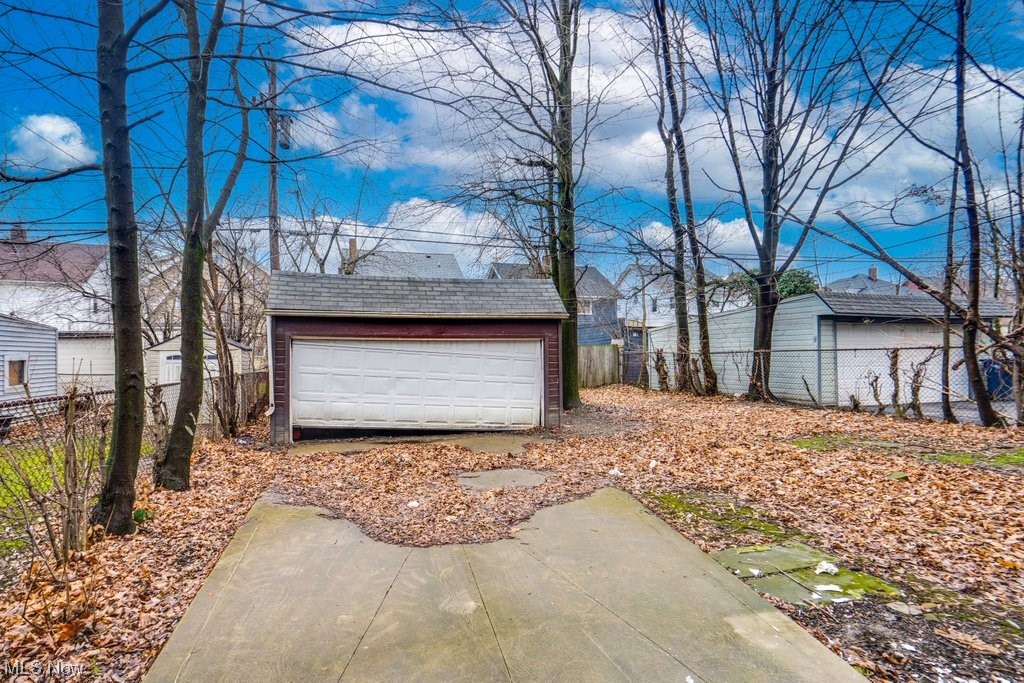 3393 Cedarbrook Road Cleveland, OH 44118 - Photo 43 of 43 View of garage
