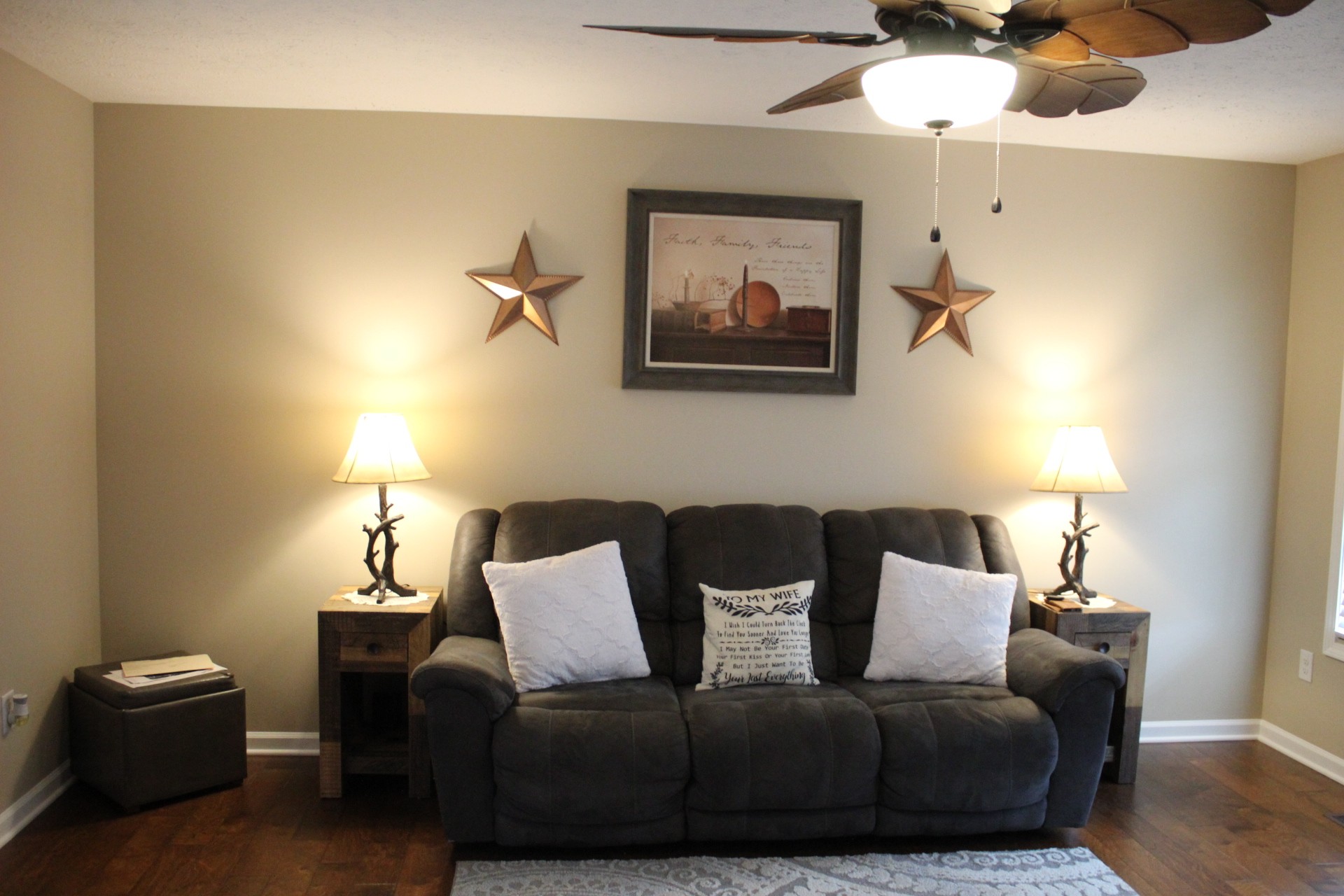 100 Houston Bell Road Manchester, TN 37355 - Photo 3 of 52 a living room with furniture and a lamp
