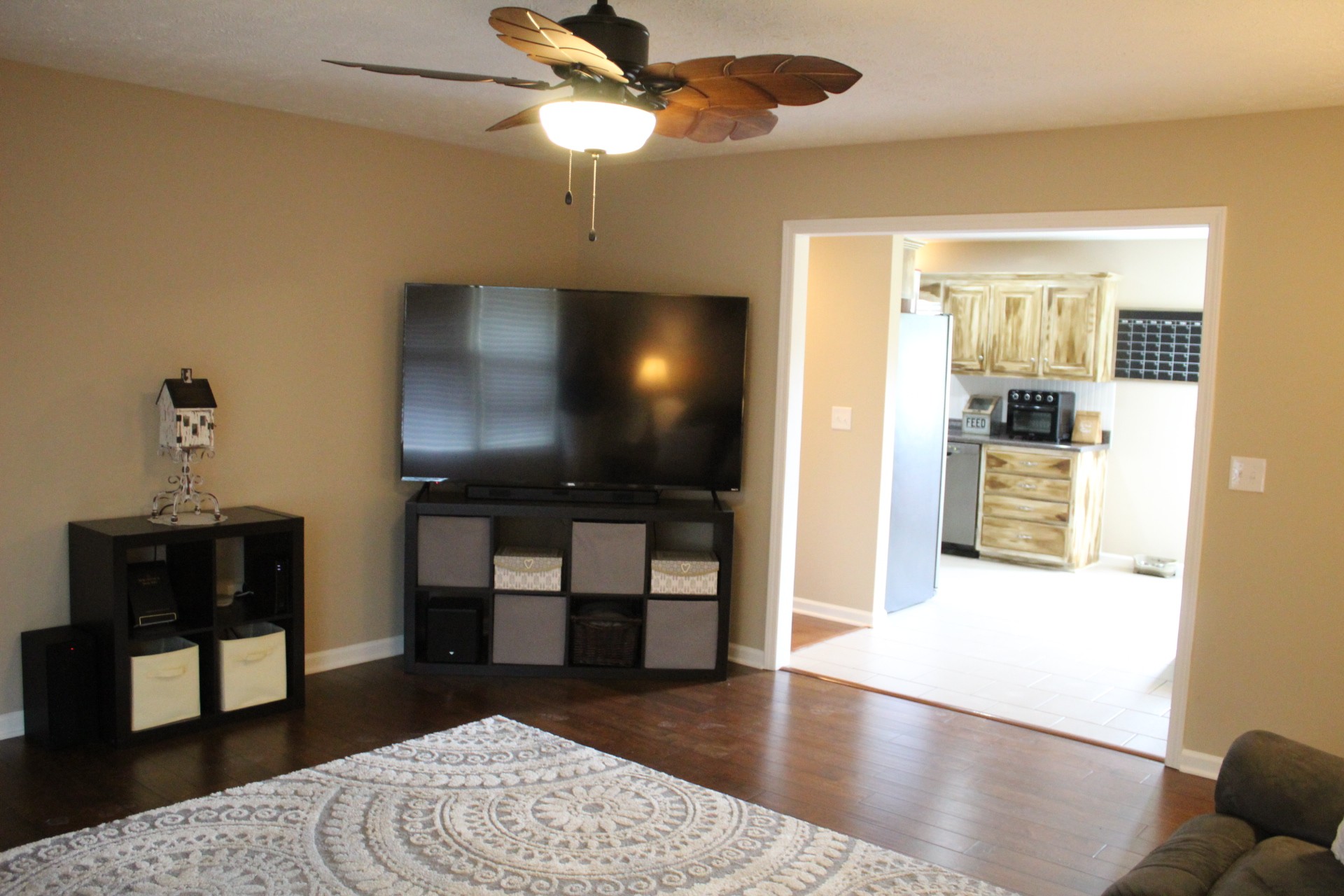 100 Houston Bell Road Manchester, TN 37355 - Photo 4 of 52 a living room with furniture and a flat screen tv