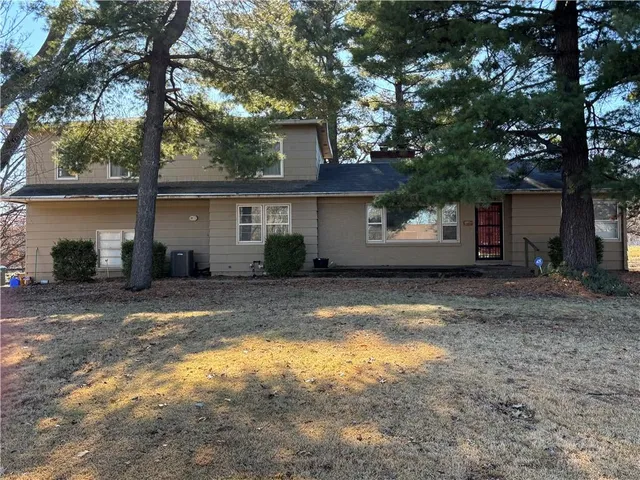 $325,000 | 6209 Northwest Tower Drive, Platte Woods, MO 64151