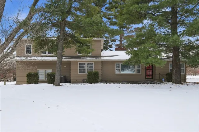 $325,000 | 6209 Northwest Tower Drive, Platte Woods, MO 64151