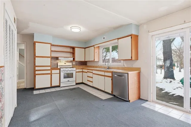 $325,000 | 6209 Northwest Tower Drive, Platte Woods, MO 64151