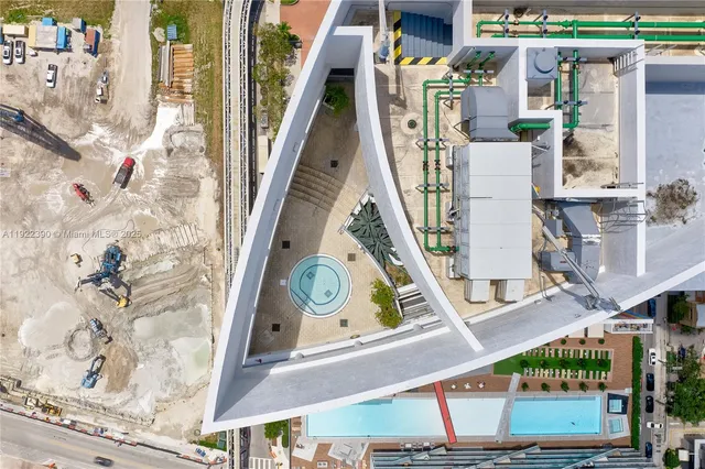 $7,000 | 60 Southwest 13th Street, Unit 4616, Miami, FL 33130