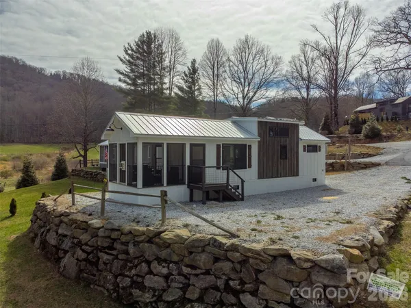$269,000 | 122 Mountain Breeze Ridge, Scaly Mountain, NC 28775