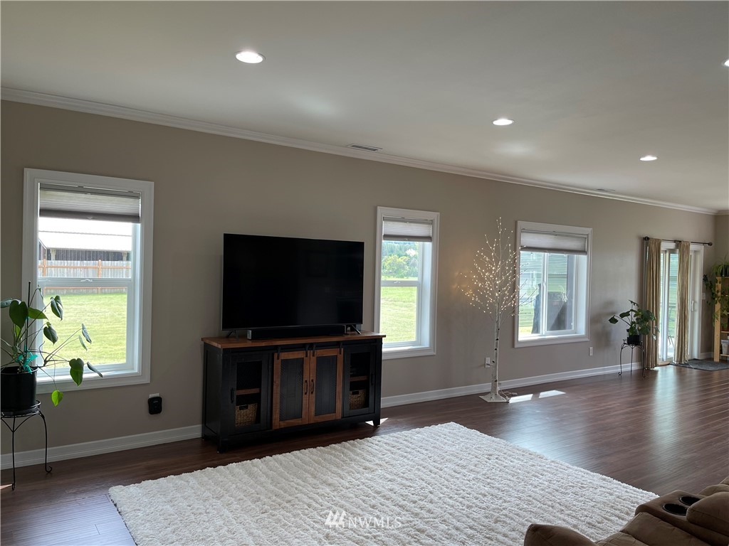 3712 Russell Road Centralia, WA 98531 - Photo 4 of 38 Gallery Image 4