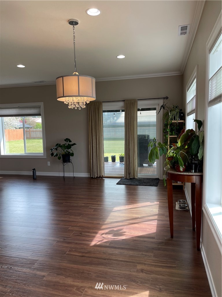 3712 Russell Road Centralia, WA 98531 - Photo 6 of 38 Gallery Image 6