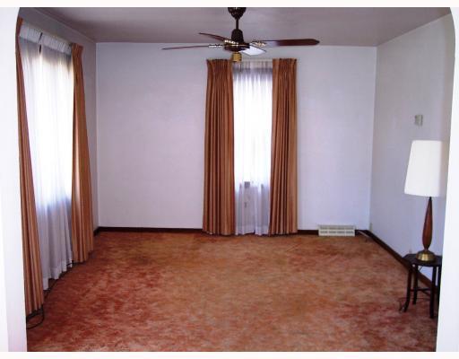 507 Hamil Road Penn Hills, PA 15147 - Photo 4 of 16 Living Room.