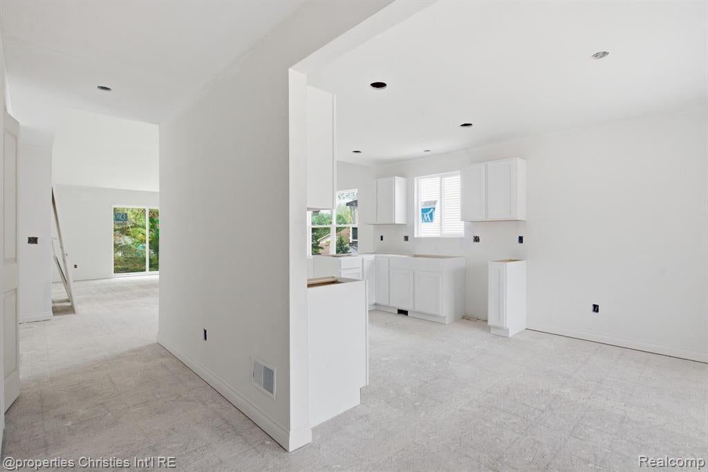 755 Nelson's Ridge Drive, Unit 1 Howell, MI 48843 - Photo 10 of 25 Gallery Image 10