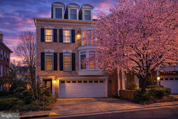 $1,198,000 | 7749 Legere Court, Unit 42, McLean, VA 22102