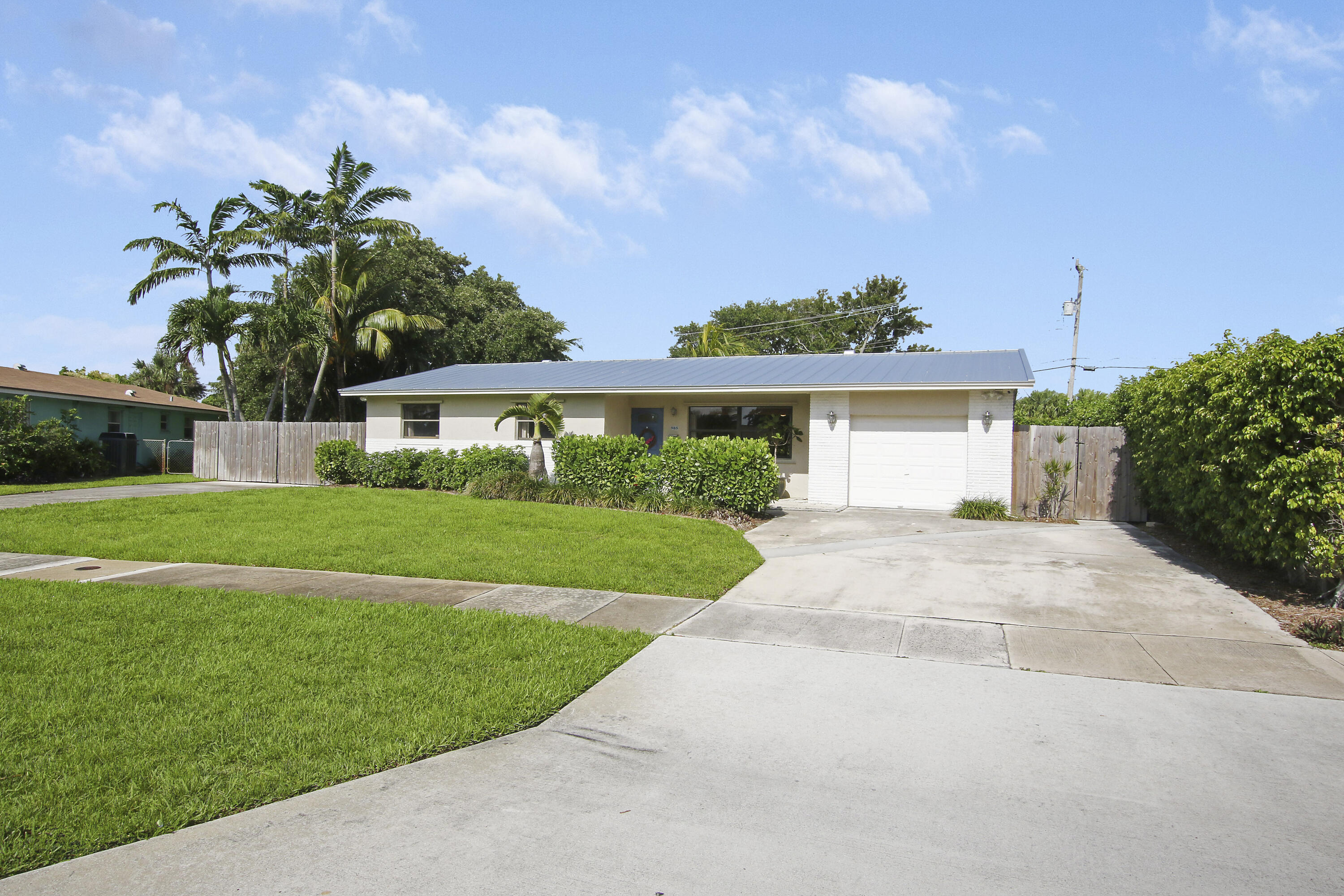 985 Laurel Road North Palm Beach, FL 33408 - Photo 11 of 33 11
