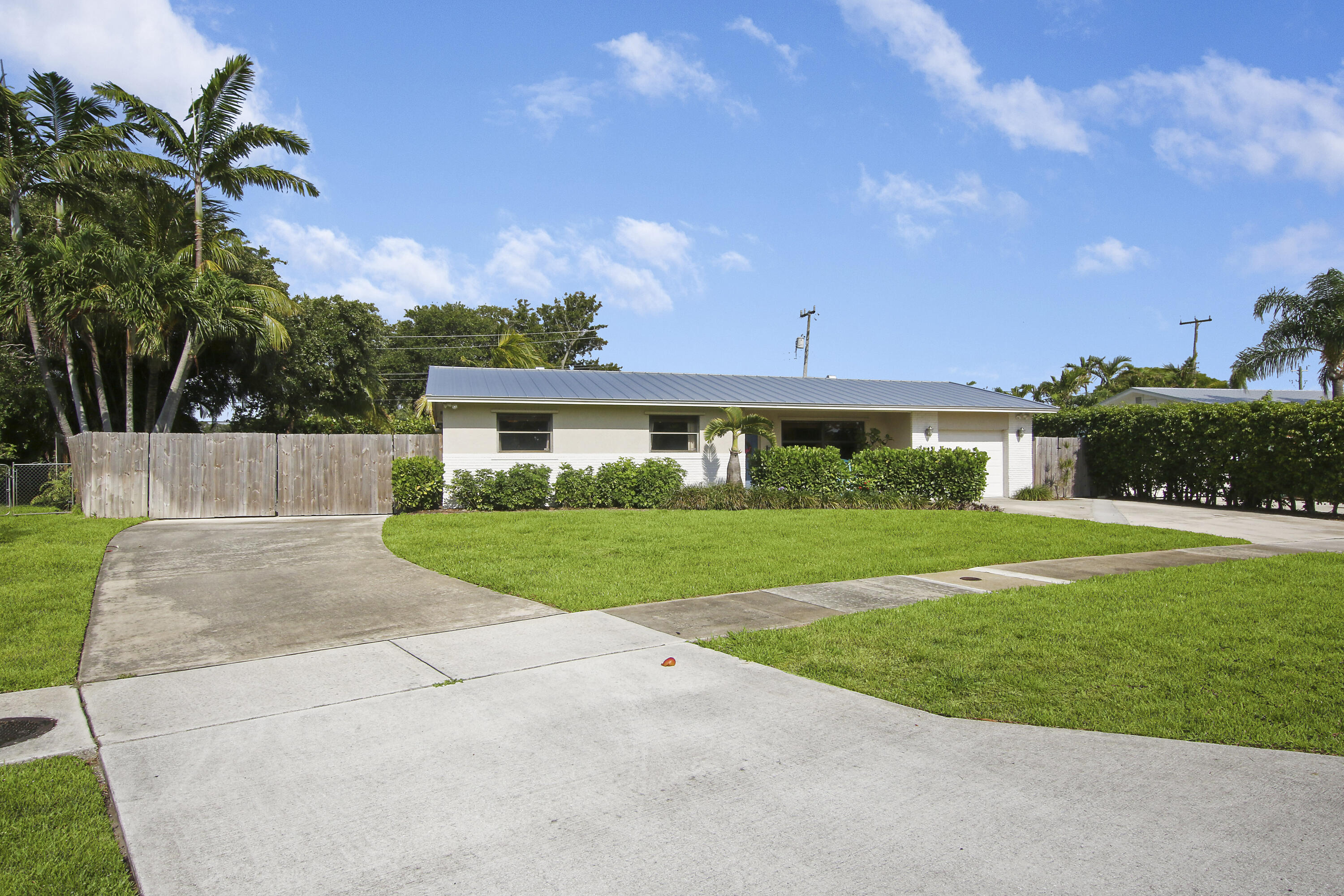 985 Laurel Road North Palm Beach, FL 33408 - Photo 12 of 33 12