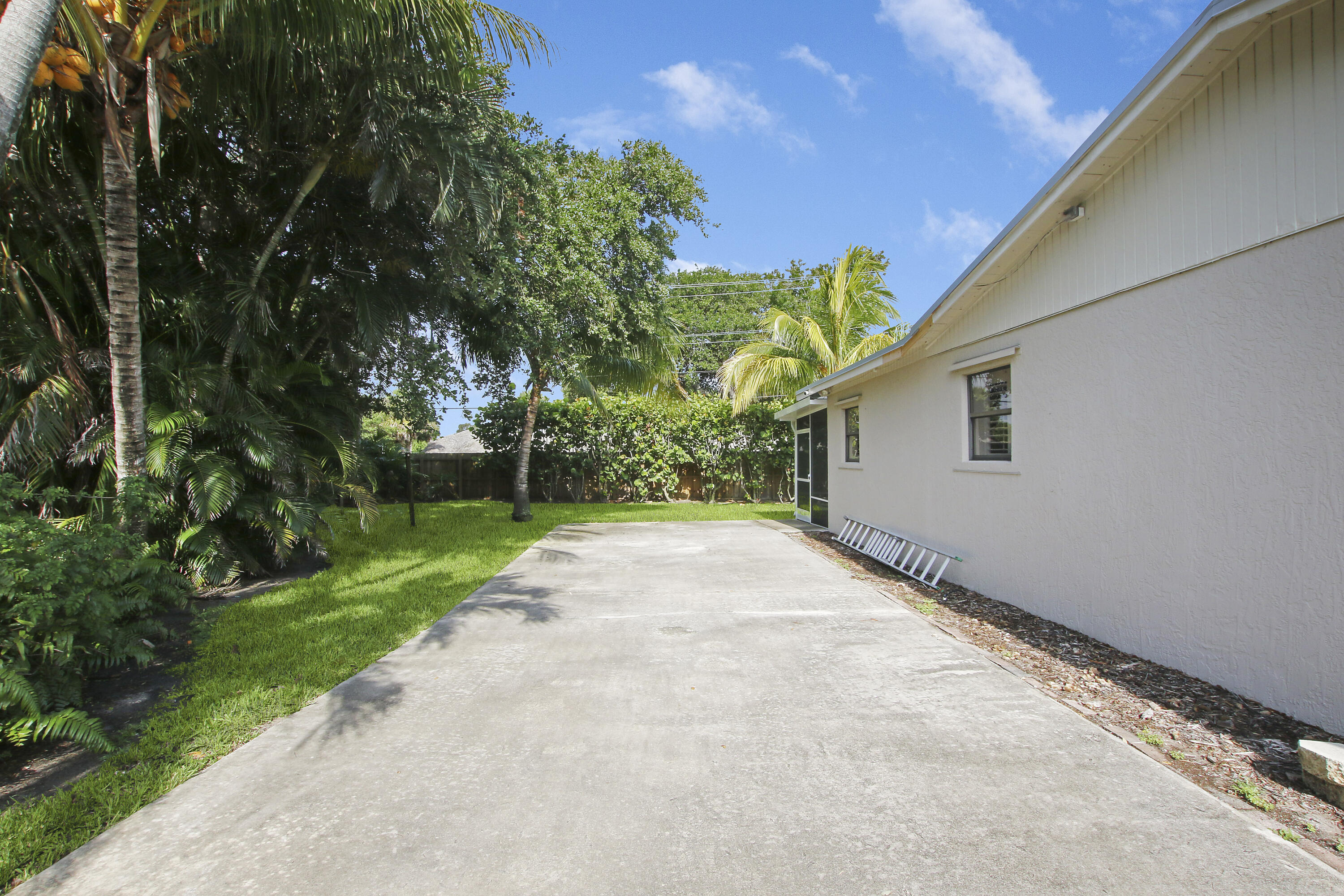 985 Laurel Road North Palm Beach, FL 33408 - Photo 31 of 33 32