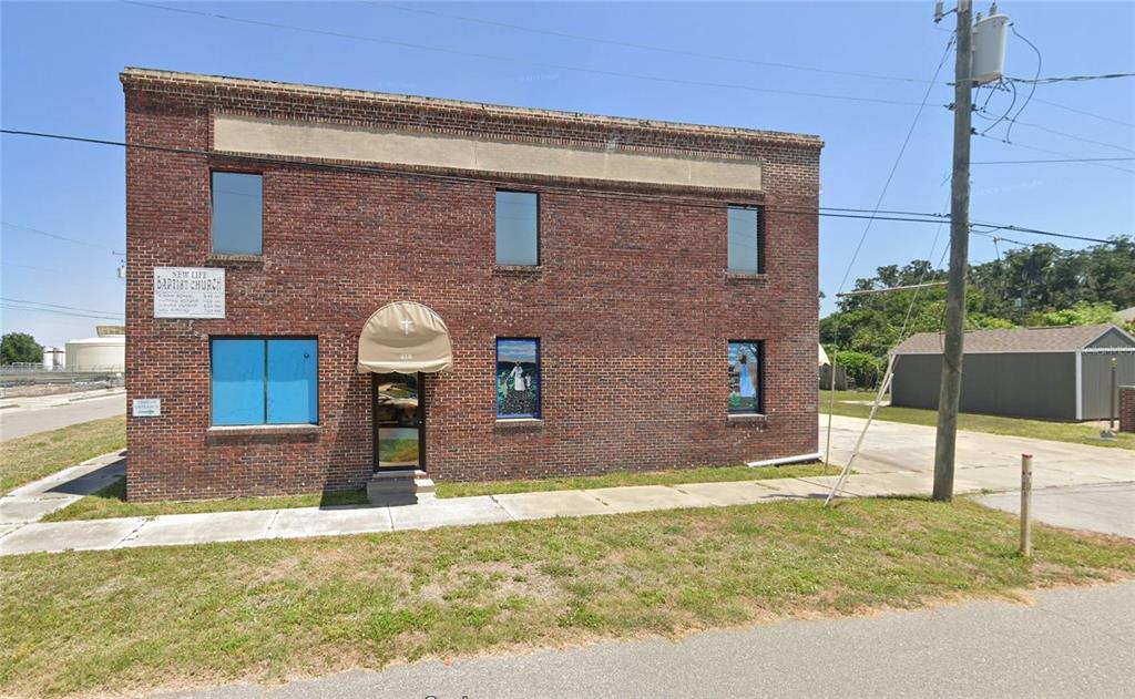 214 1st Street Southwest Fort Meade, FL 33841 - Photo 2 of 4 a view of a backyard of the house