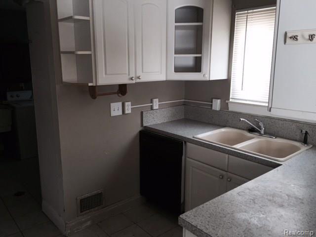 1995 Rome Avenue Warren, MI 48091 - Photo 4 of 10 FullSizeRender (4).jpg