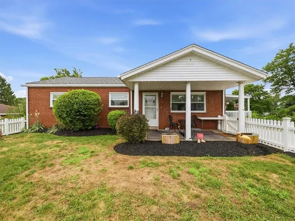 $224,900 | 110 Crest Drive, Monaca, PA 15061