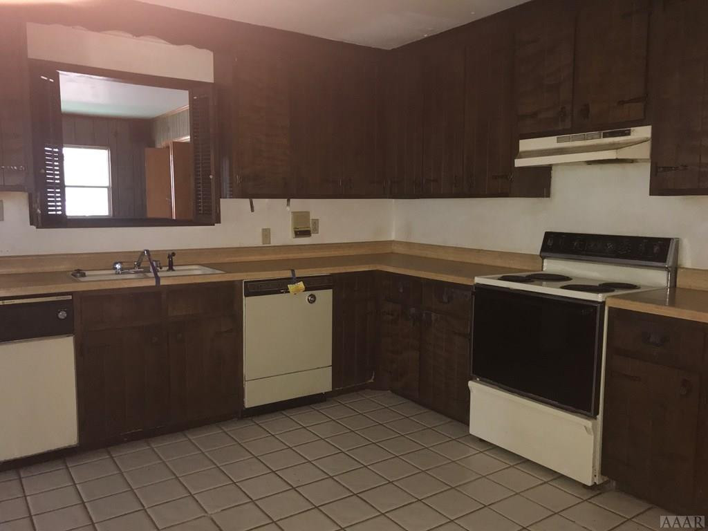 1253 Northside Road Elizabeth City, NC 27909 - Photo 4 of 24 Kitchen