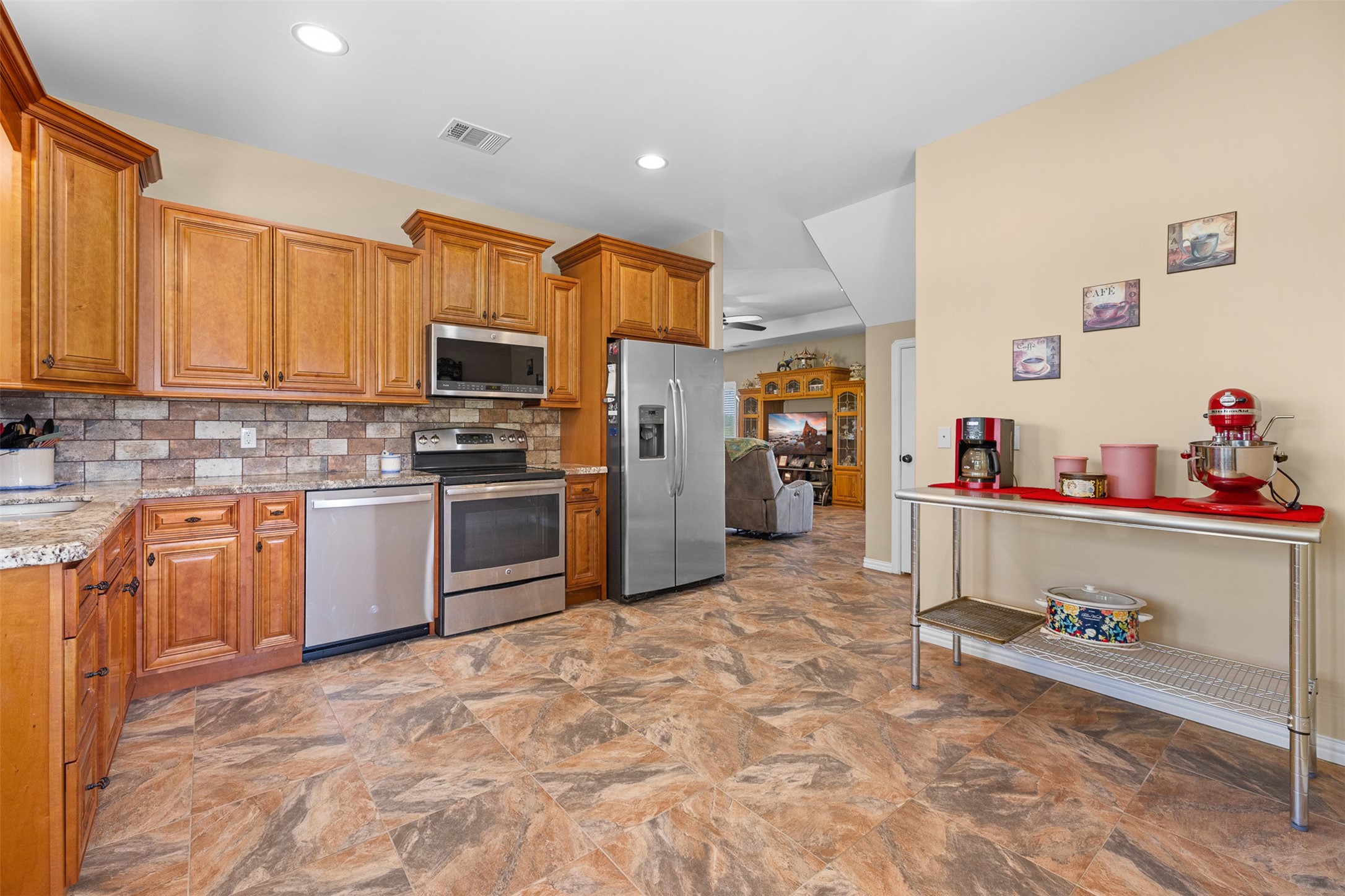 237 Morgan Road Bedias, TX 77831 - Photo 7 of 50