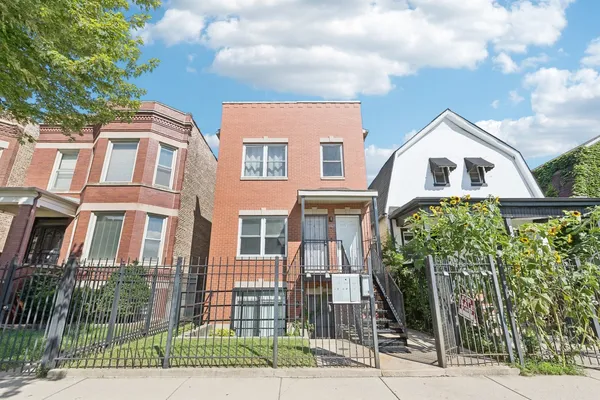 $209,999 | 6823 South Dorchester Avenue, Unit 2, Chicago, IL 60637