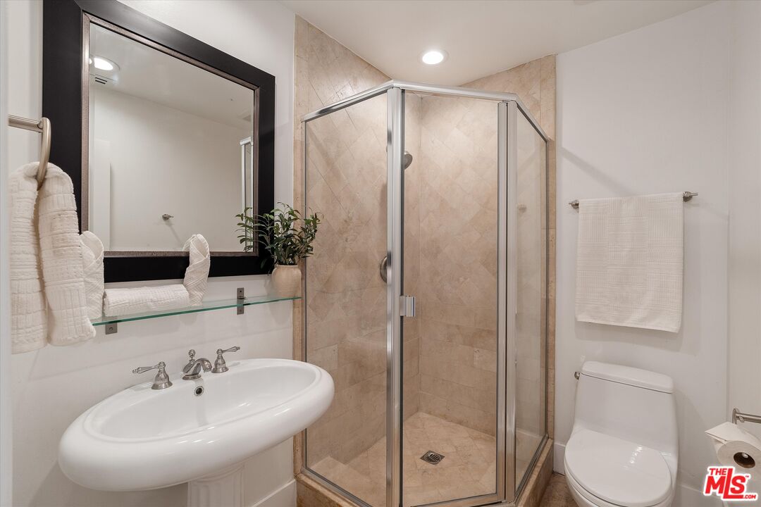 6419 Ocean Front Walk Playa del Rey, CA 90293 - Photo 11 of 57