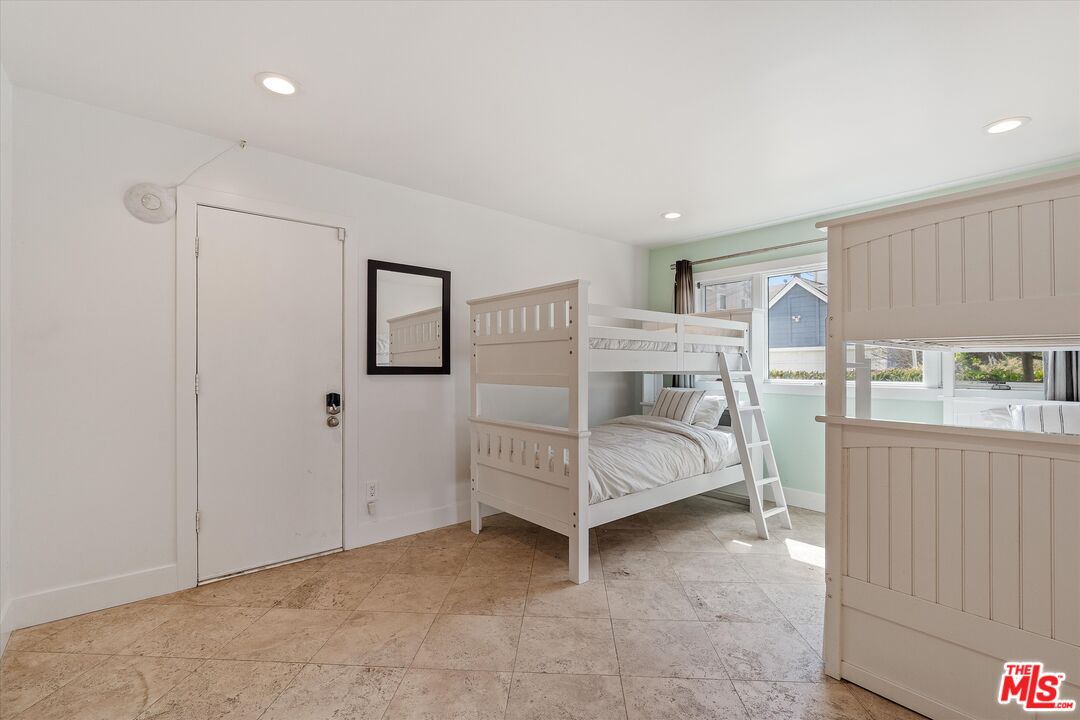 6419 Ocean Front Walk Playa del Rey, CA 90293 - Photo 17 of 54