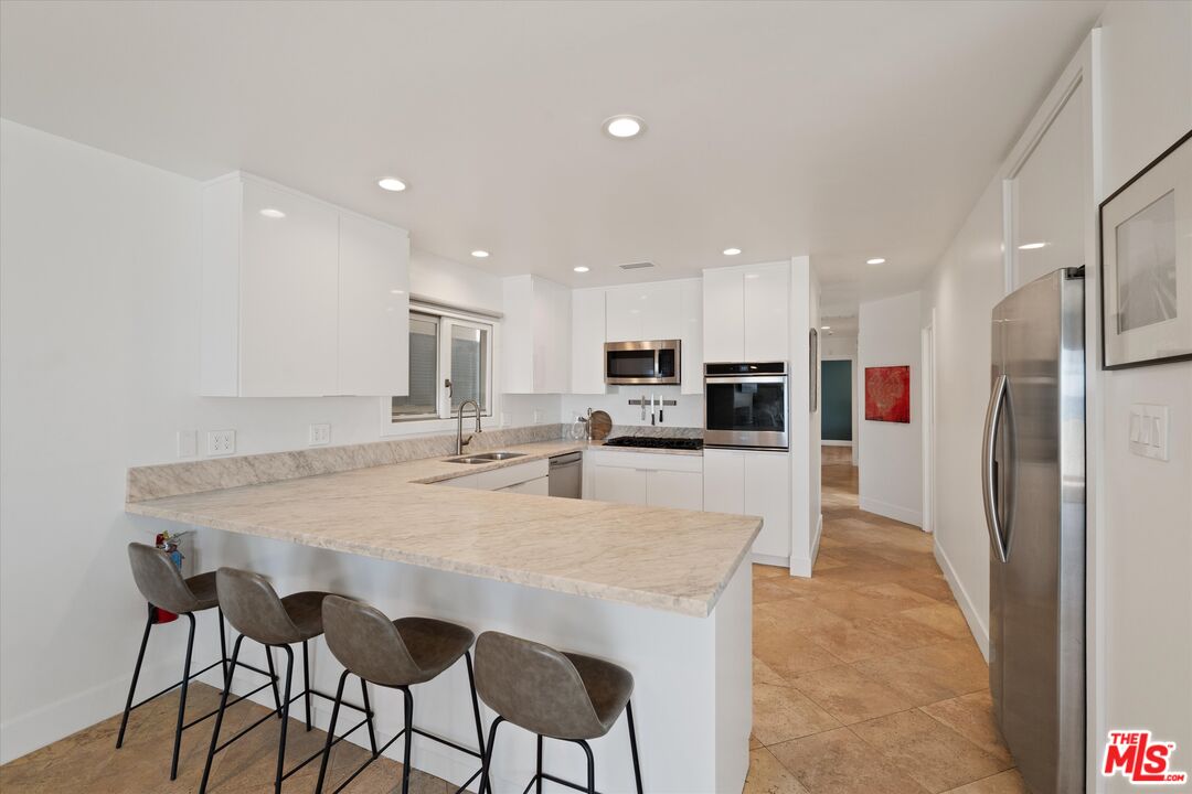 6419 Ocean Front Walk Playa del Rey, CA 90293 - Photo 29 of 54