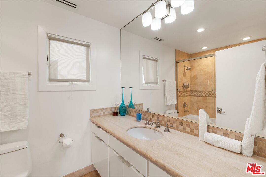 6419 Ocean Front Walk Playa del Rey, CA 90293 - Photo 32 of 57
