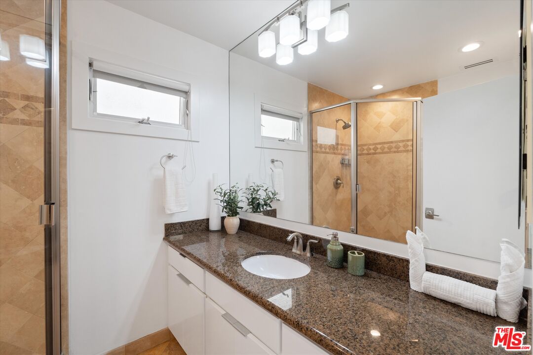 6419 Ocean Front Walk Playa del Rey, CA 90293 - Photo 33 of 54