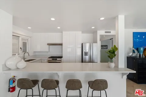 $22,495 | 6419 Ocean Front Walk, Playa del Rey, CA 90293