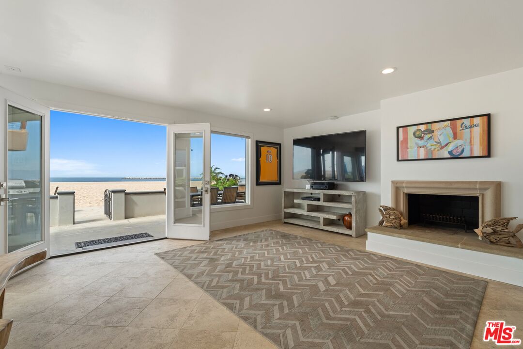 6419 Ocean Front Walk Playa del Rey, CA 90293 - Photo 9 of 54