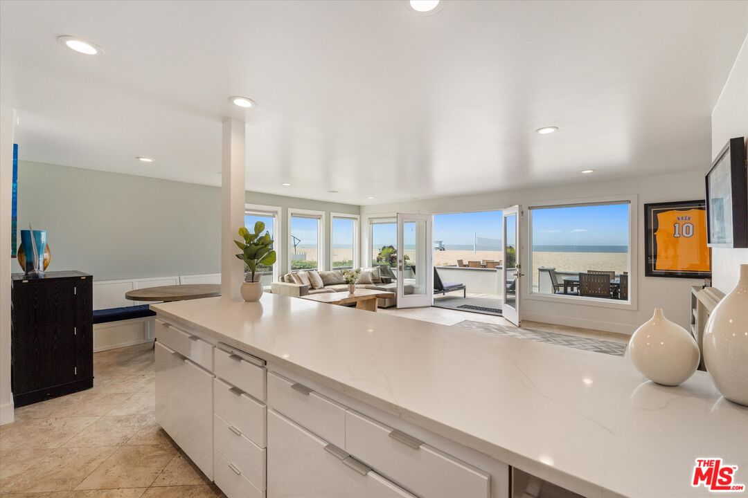 6419 Ocean Front Walk Playa del Rey, CA 90293 - Photo 9 of 57