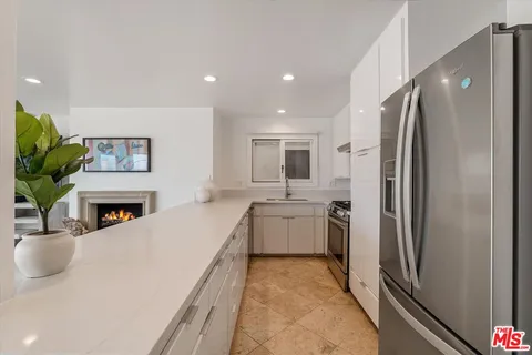 $22,495 | 6419 Ocean Front Walk, Playa del Rey, CA 90293