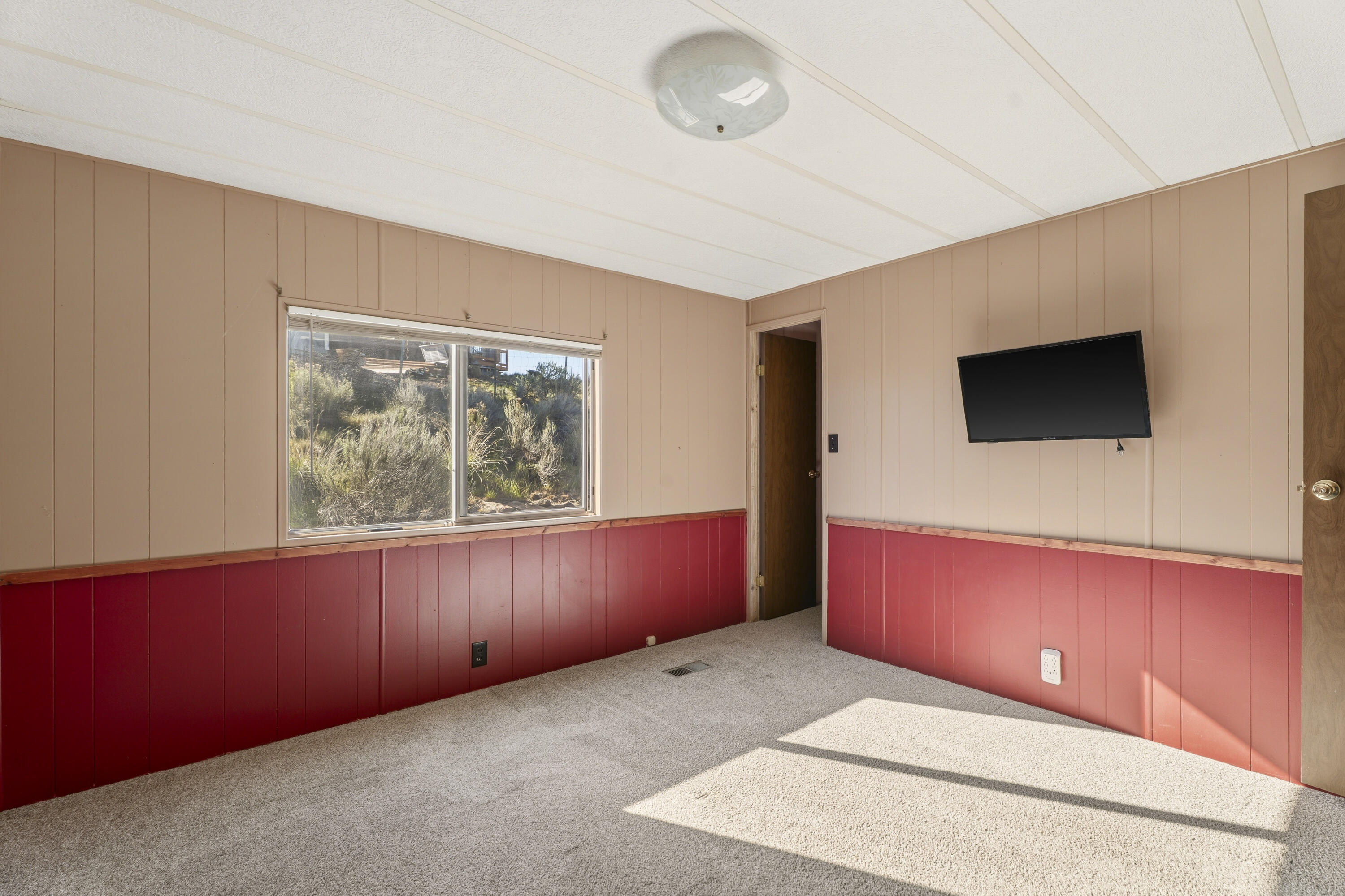 9318 Southwest Panorama Road Terrebonne, OR 97760 - Photo 23 of 45 a view of an empty room with a window