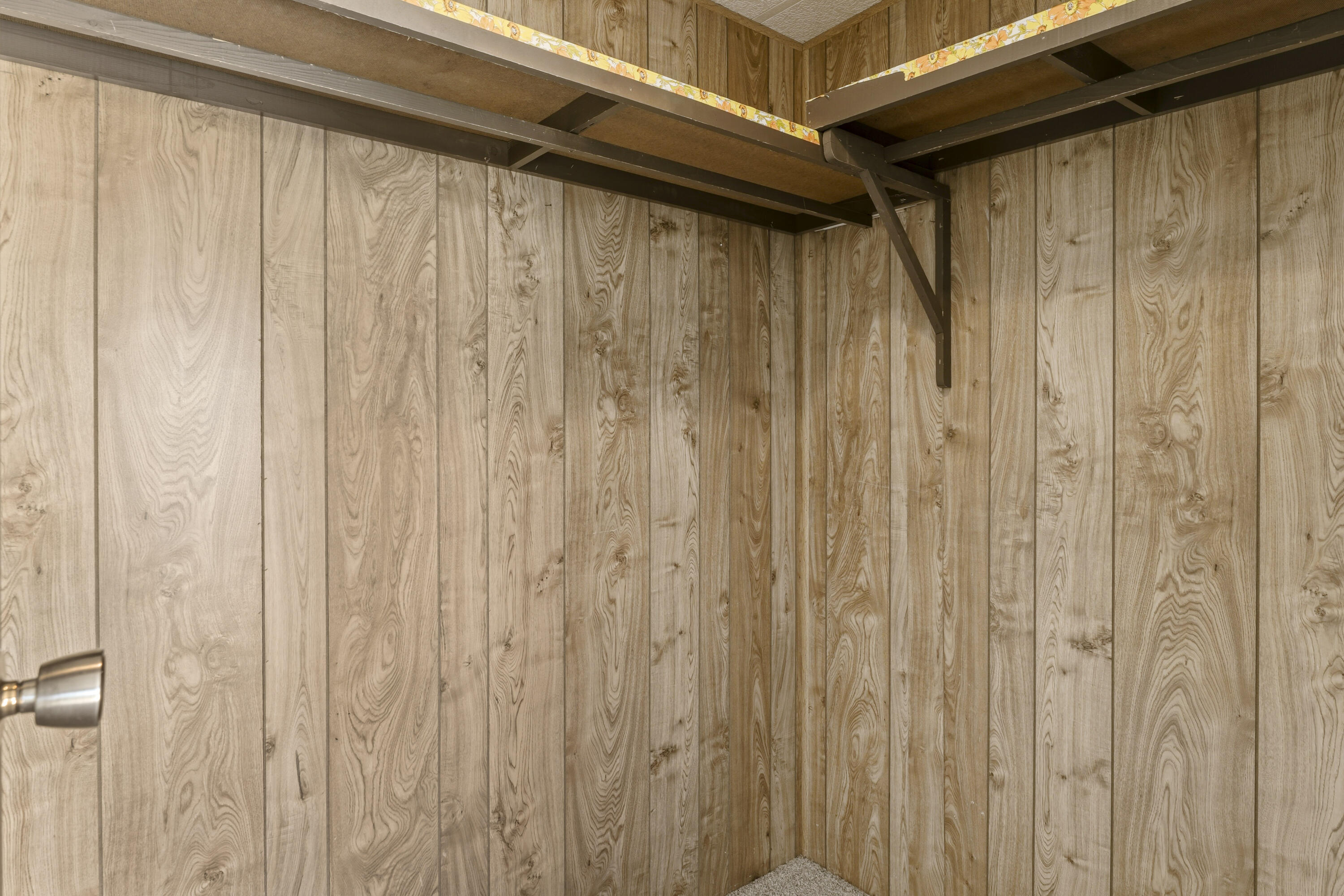 9318 Southwest Panorama Road Terrebonne, OR 97760 - Photo 24 of 45 a close up view of curtain