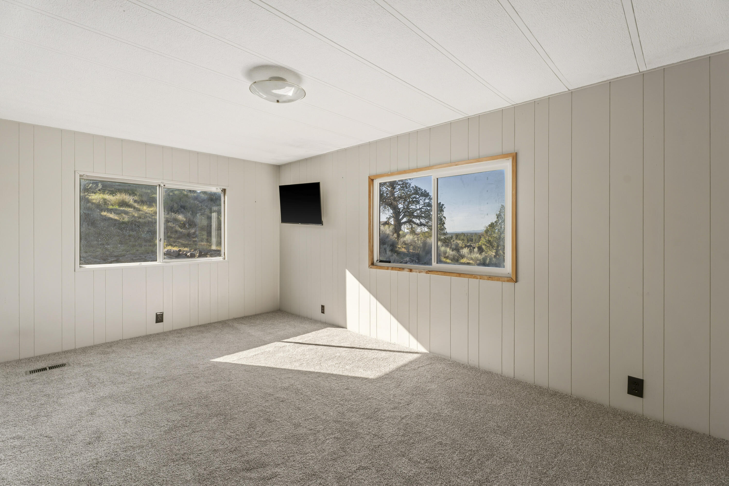 9318 Southwest Panorama Road Terrebonne, OR 97760 - Photo 25 of 45 a view of an empty room with windows