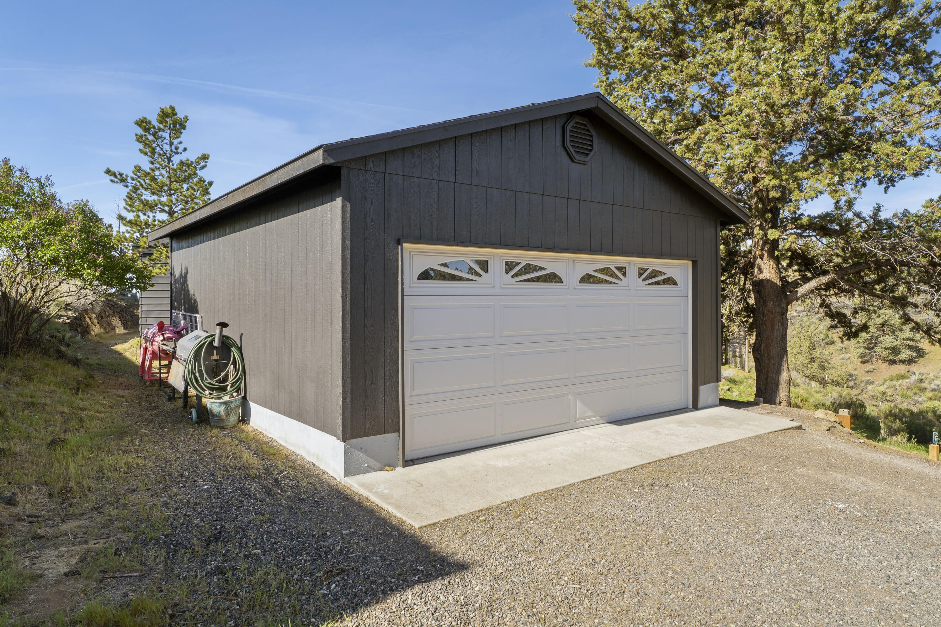 9318 Southwest Panorama Road Terrebonne, OR 97760 - Photo 38 of 45 a view of a garage
